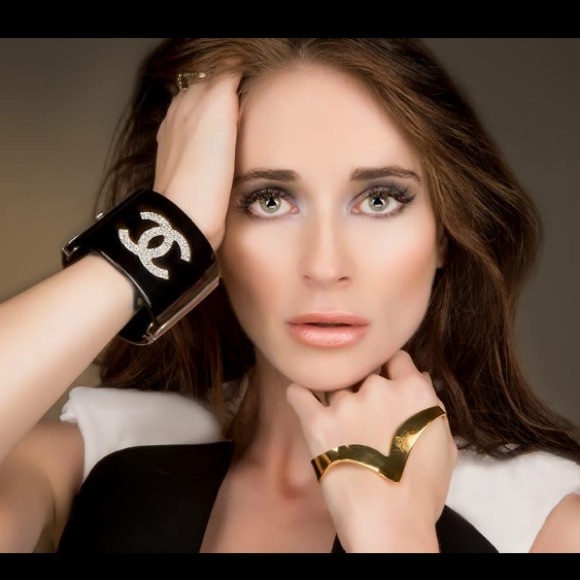 POSH AMBASSADOR, MENTOR, TOP RATED SELLER & SHARER - Picture 3 of 8